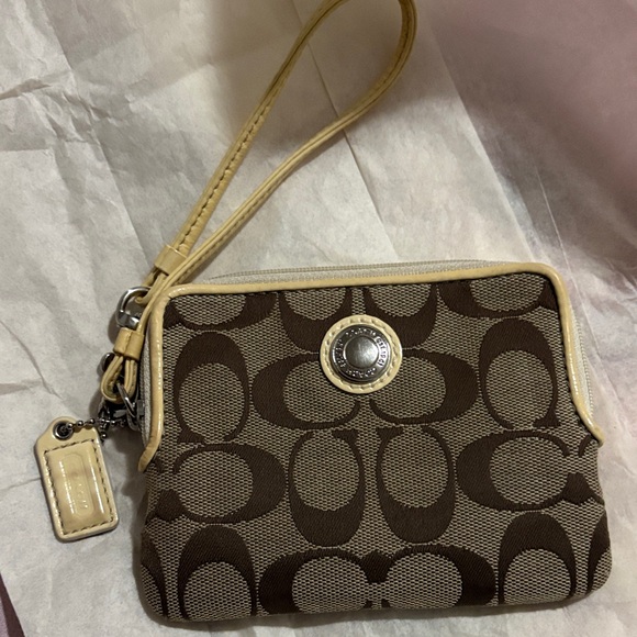 Coach Cream Wristlet wallet EUC vtg.